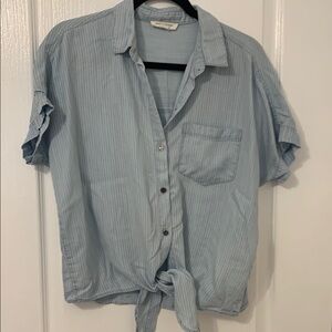 Loose shirt with tie detail on bottom - perfect for summer